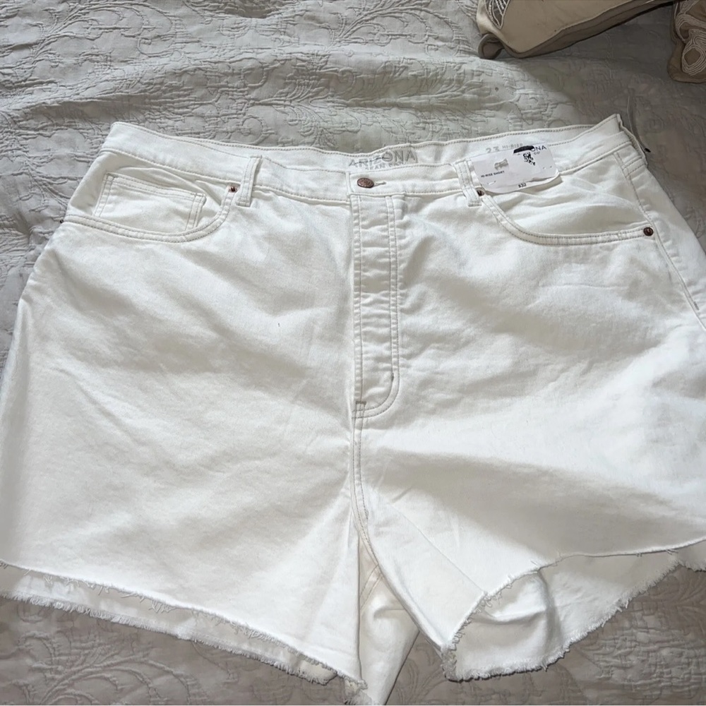 Arizona Juniors 23 Hi-Rise White Denim Cutoff Jean Shorts  4" Inseam NEW
